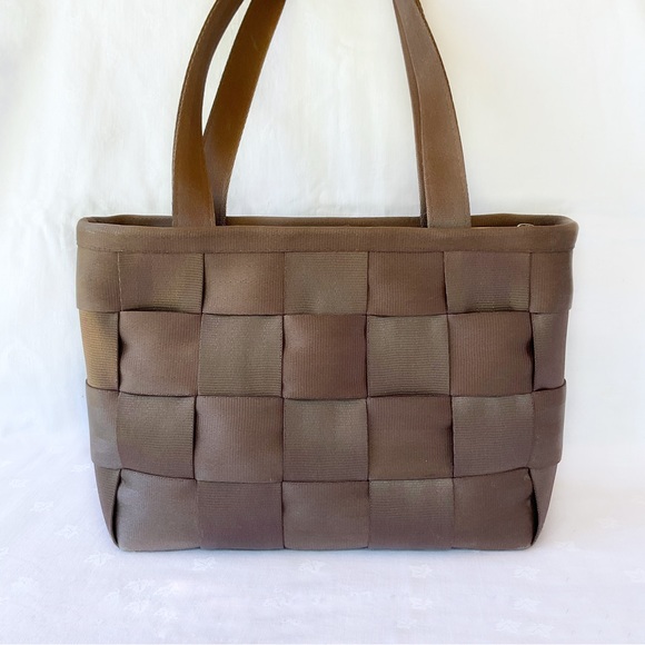 Harvey’s Seatbelt Shoulder Bag - Picture 3 of 8